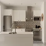 Stylish 2-bedroom With Terrace In Alcântara Lisboa