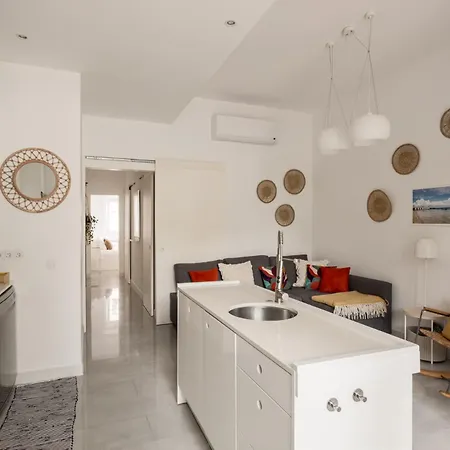Stylish 2-bedroom With Terrace In Alcantara リスボン