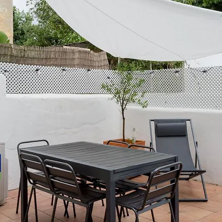Stylish 2-bedroom With Terrace In Alcantara リスボン
