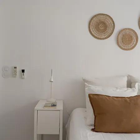 Stylish 2-bedroom With Terrace In Alcantara * Лиссабон