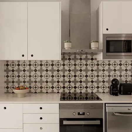 Stylish 2-bedroom With Terrace In Alcantara *