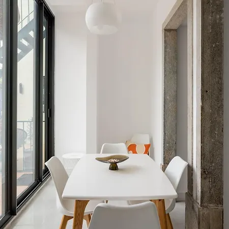 Stylish 2-bedroom With Terrace In Alcantara *