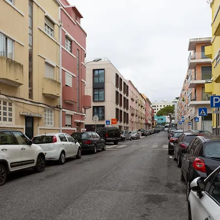 Stylish 2-bedroom With Terrace In Alcantara * 리스본