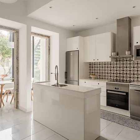 Stylish 2-bedroom With Terrace In Alcantara Лісабон