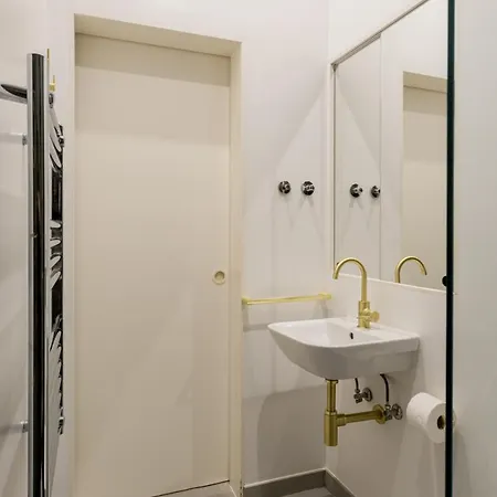 Stylish 2-bedroom With Terrace In Alcantara Апартаменти Лісабон