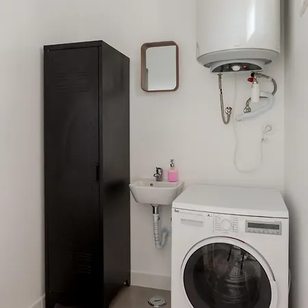 Апартаменти Stylish 2-bedroom With Terrace In Alcantara