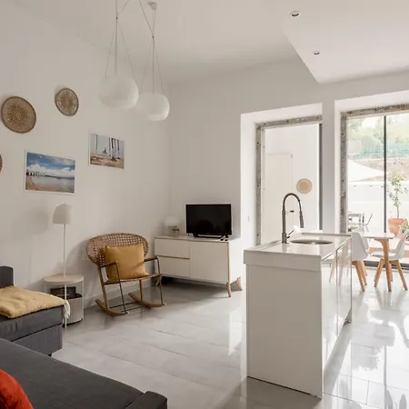 Stylish 2-bedroom With Terrace In Alcantara Apartment Lissabon