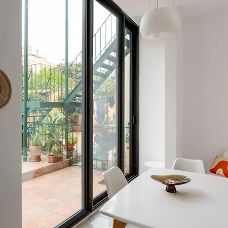 Apartment Stylish 2-bedroom With Terrace In Alcantara Lissabon