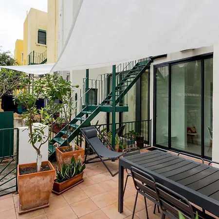 Apartment Stylish 2-bedroom With Terrace In Alcantara Lissabon
